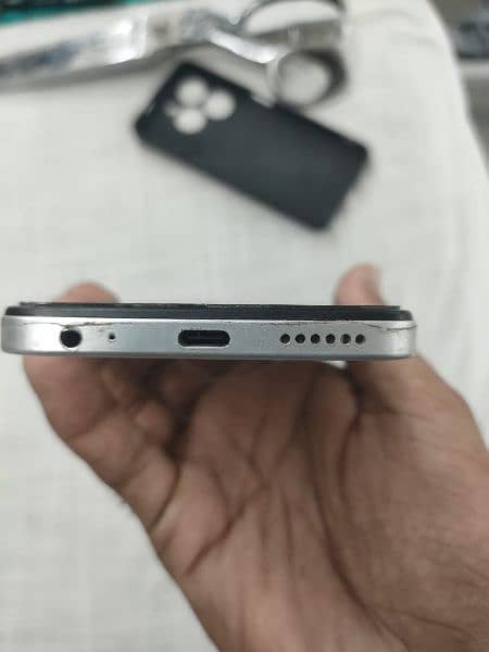 I'm selling my infinix smart 8pro 4+4 ram 128gb rom 3