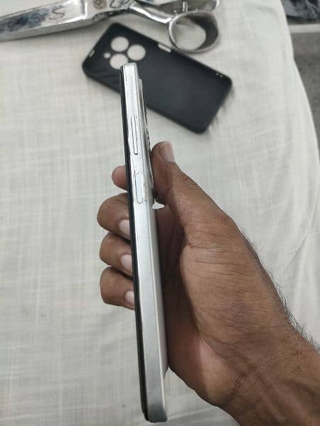 I'm selling my infinix smart 8pro 4+4 ram 128gb rom 5