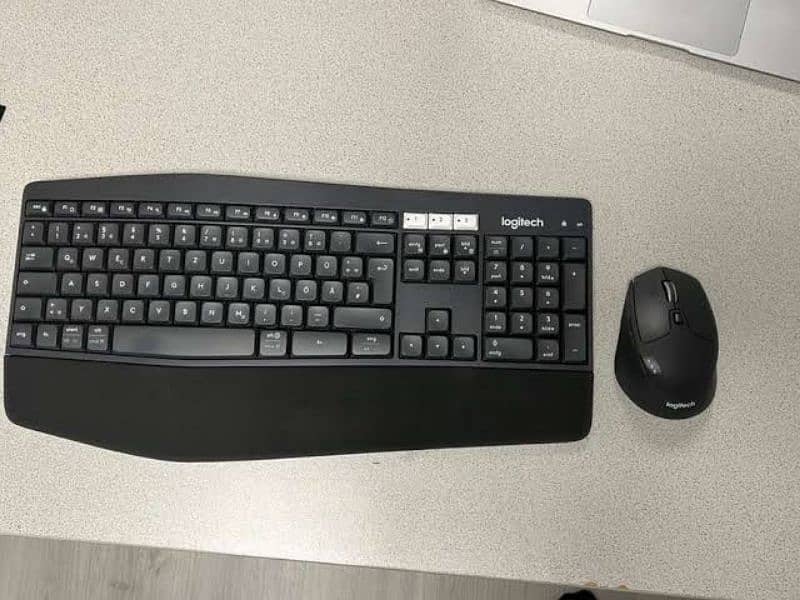 Logitech MK850 Wireless Keyboard Mouse Combo 1