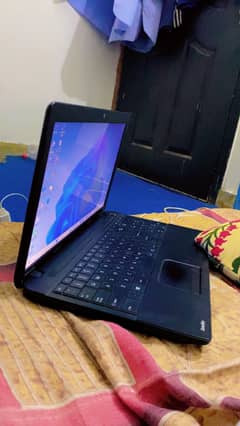 Toshiba 12gb ram , ssd 128gb, hdd 320gb