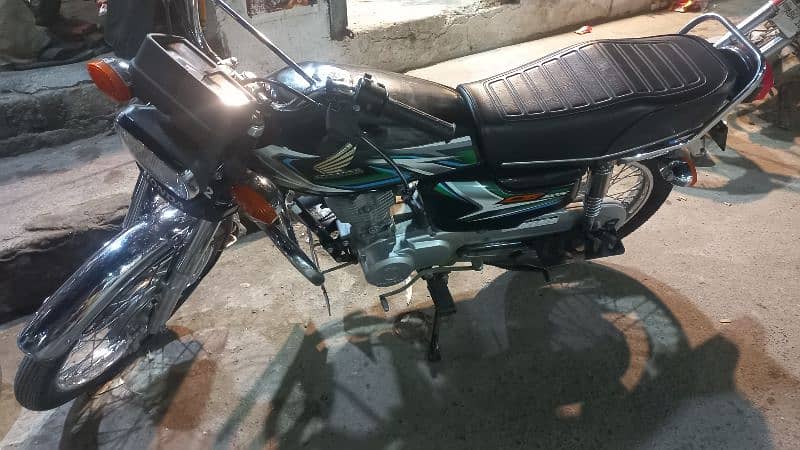 Honda 125 Black 2023 4