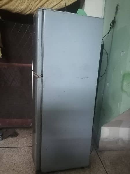 dawlance fridge 14 qbq gud condition total geniun 1