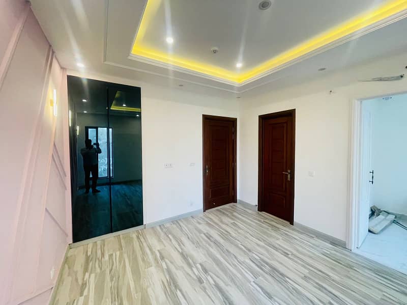 10 Marla Like Brand New House For Rent Bahria Town Lahore Prime Location 6