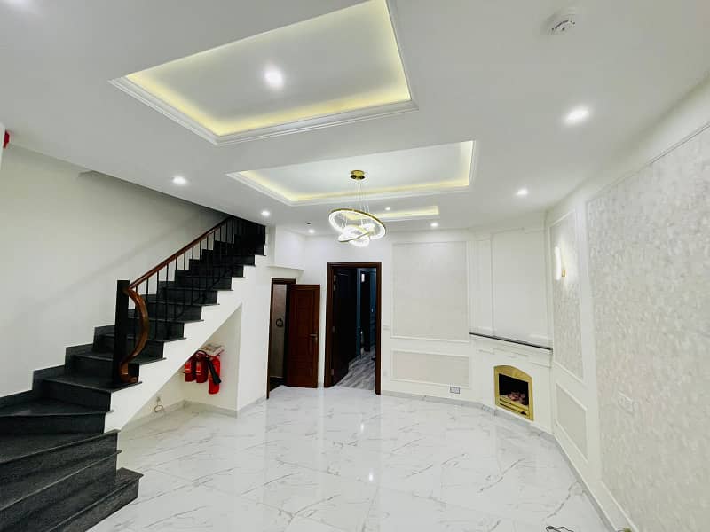 10 Marla Like Brand New House For Rent Bahria Town Lahore Prime Location 9