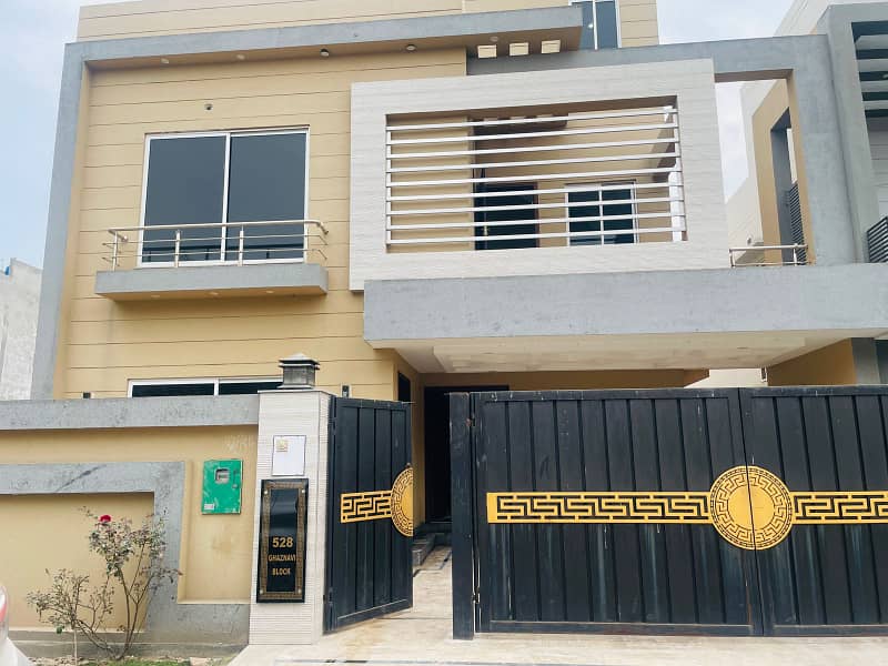 10 Marla Like Brand New House For Rent Bahria Town Lahore Prime Location 15