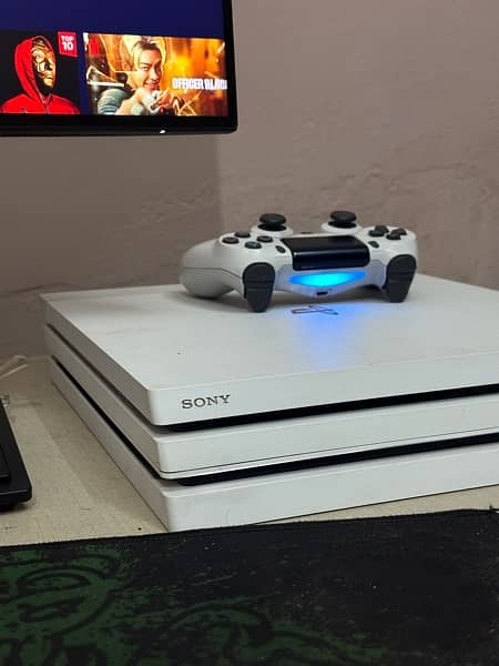 PS4 pro glacier edition 1