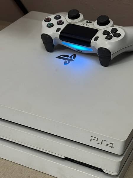 PS4 pro glacier edition 3