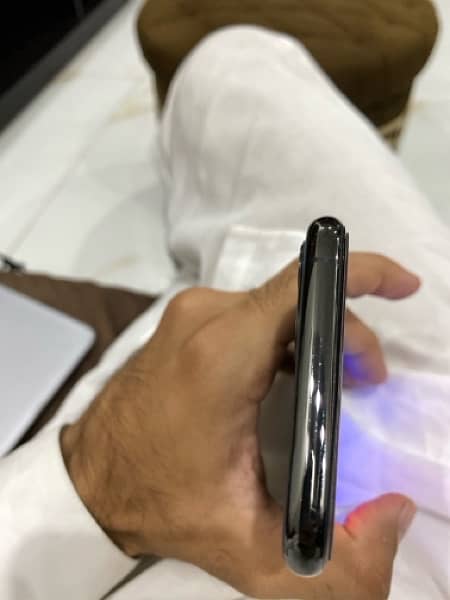 IPHONE 11 PRO FACTORY UNLOCK 6