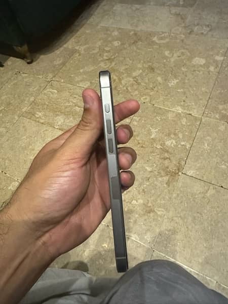 IPHONE 15 pro max natural titanium 5