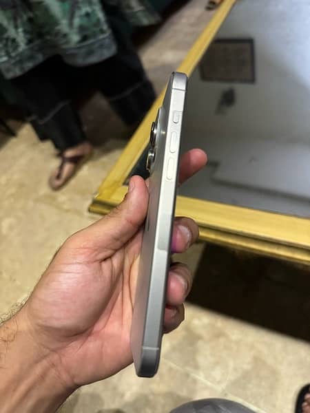 IPHONE 15 pro max natural titanium 6