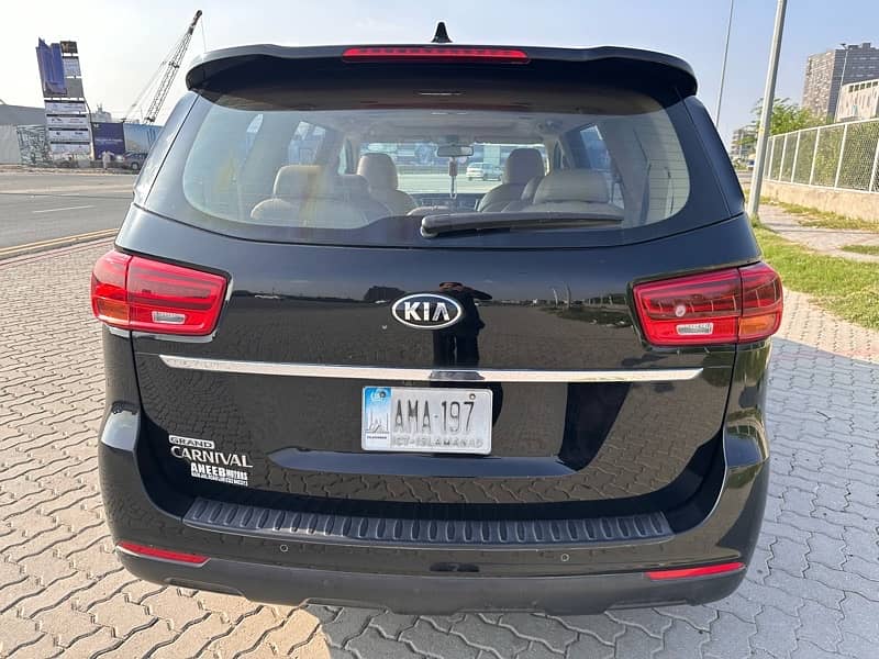 KIA Grand Carnival 2018 13