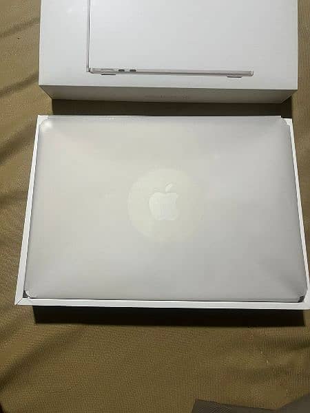 MacBook air M2 8/512 13.6 inch 6