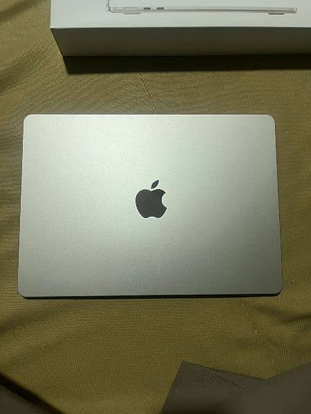 MacBook air M2 8/512 13.6 inch 9