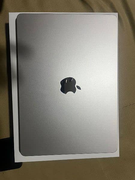 MacBook air M2 8/512 13.6 inch 10