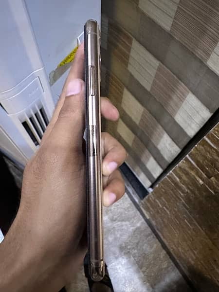 iphone 11 pro max 64 gb  PTA approved 1