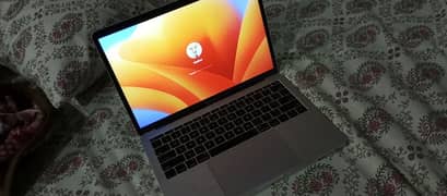 macbook pro 2017, 16 gb, 512 gb, 315 battery cycle