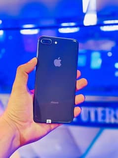 IPhone 8 Plus 64GB FACTORY UNLOCK LL/A 4month sim working Mind Conditi