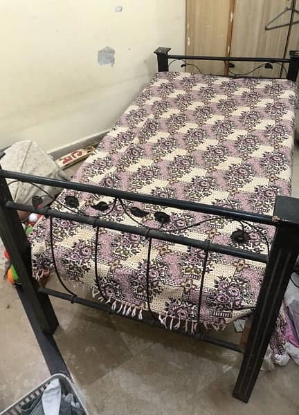 Single bed with Mattresse for urgent sale 1