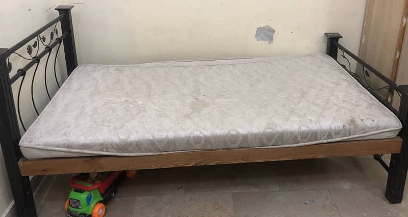 Single bed with Mattresse for urgent sale 2