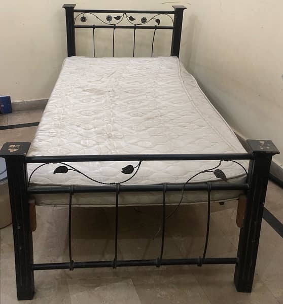 Single bed with Mattresse for urgent sale 3