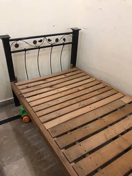 Single bed with Mattresse for urgent sale 5