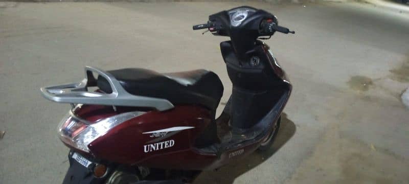 All papers clear 
United 
100 CC hai
2017 model
Demand 180k 3