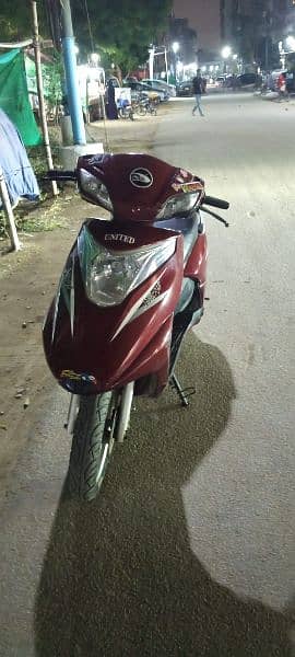 All papers clear 
United 
100 CC hai
2017 model
Demand 180k 5