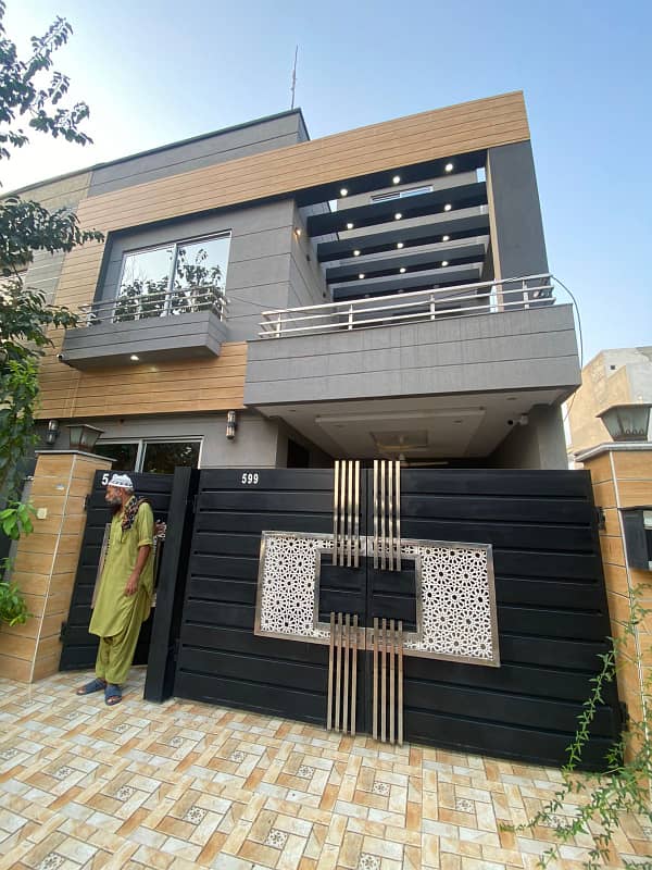 5 Marla Like A Brand New House For Rent Bahria Town Lahore Prime Location 0