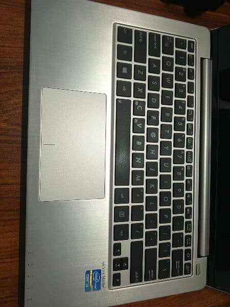 Asus notebook 13" size core i3 3rd Gen, 4gb, 250gb hard drive 5