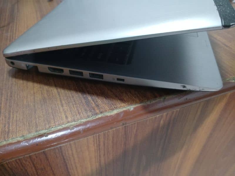 Asus notebook 13" size core i3 3rd Gen, 4gb, 250gb hard drive 7