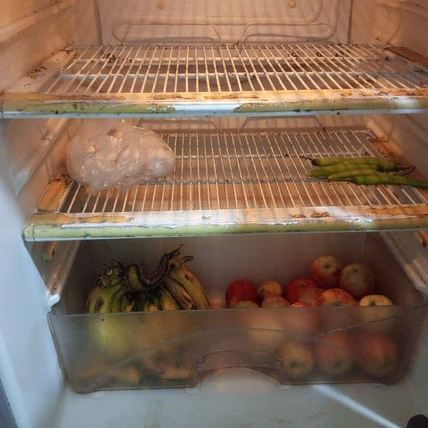 Dawlance Medium size fridge in good cooling condition. 1