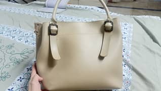 ladies hand bags and clutches good condition price nigotiable