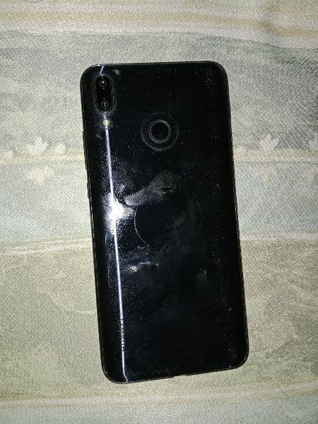 Huawei y9 2019 condition 10 by 10 4GB 64 GB with charger box 4