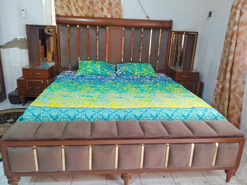 Wooden complete bedroom set for sell 3