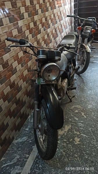 Suzuki GS 150 bike heavy bike with after market modification 1