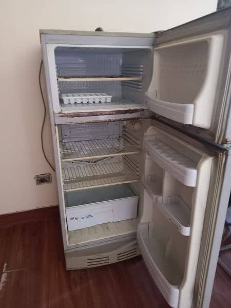 Pel fridge 200L  good condition non inverter 1