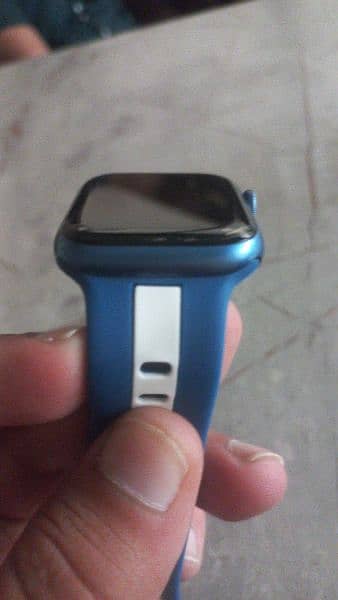 apple watch series 7 blue clr or airpod pro 4