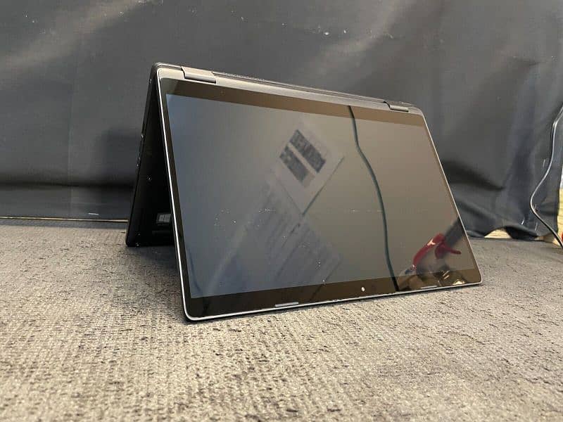 Dell Latitude 5300 / 2 in 1 / X360 Rotatable 1