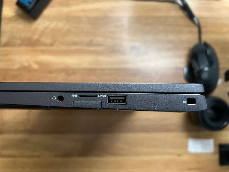 Dell Latitude 5300 / 2 in 1 / X360 Rotatable 7