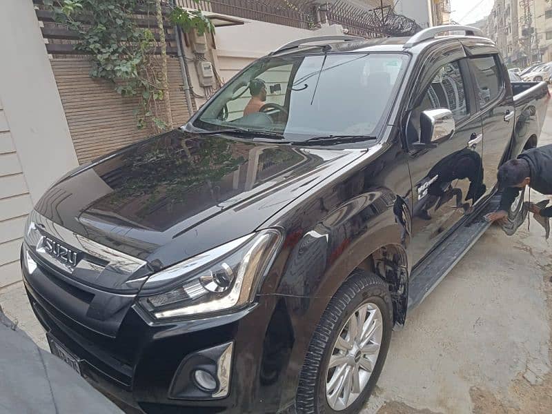 Isuzu D-Max V-Cross for immediate sale 2