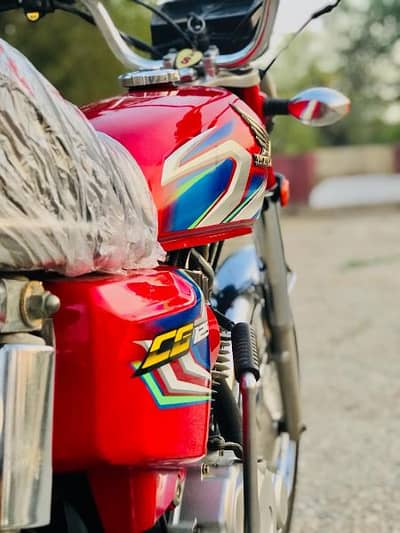 Honda  CG 125 2022 10month  meter condition first owner karachi number