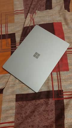 Microsoft surface laptop 2