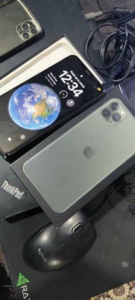 Iphone 11 pro max 256 gb mint condition 3