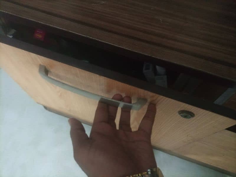 Led consoles with divider for sale urgent 5