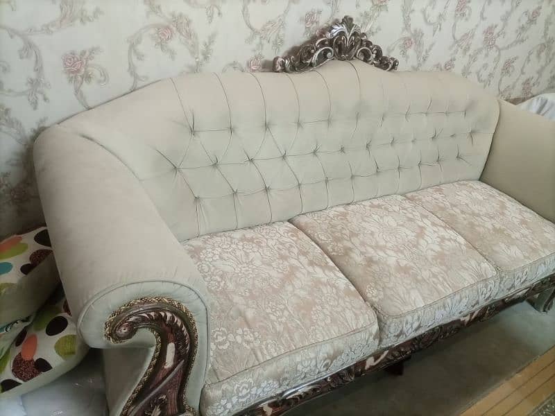 7 seater sofa set for sale look like new. 1