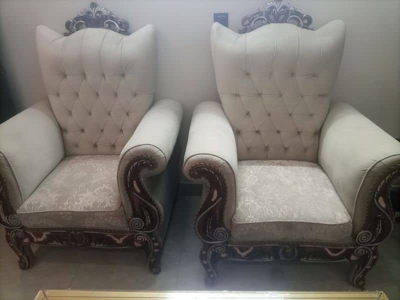 7 seater sofa set for sale look like new. 4