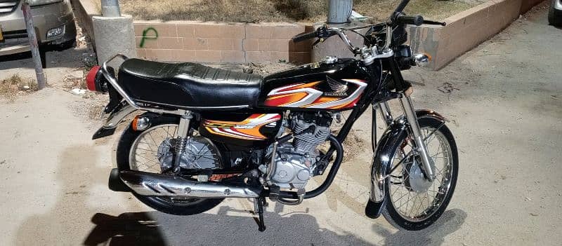 Honda CG 125 2022 model First owner Karachi num 03100206928 1