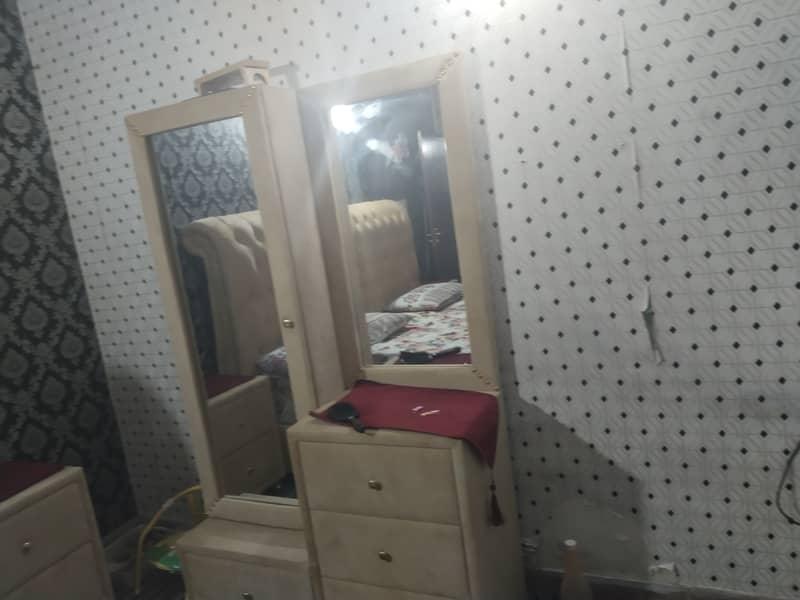 king size bed with long mirrror 8