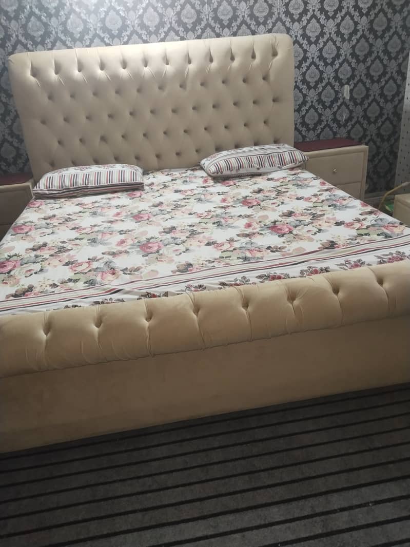 king size bed with long mirrror 12