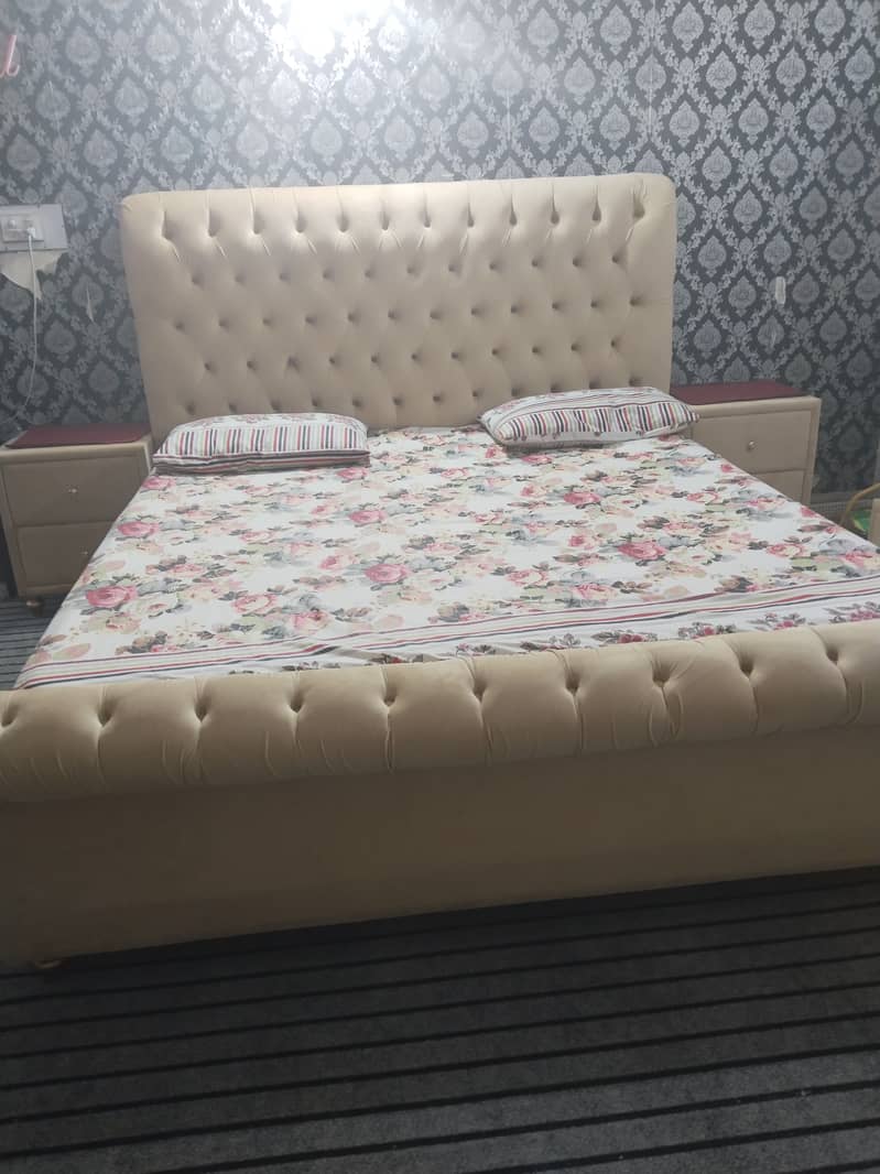 king size bed with long mirrror 13